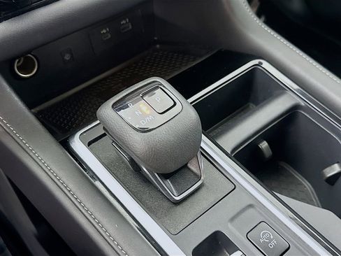 Used 2024 Nissan Pathfinder SL FWD image 35