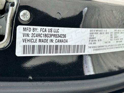 Used 2023 Chrysler Pacifica Touring-L image 46