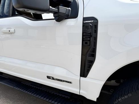 Used 2023 Ford F250 Lariat w/ Sport Appearance Package AWD/4WD image 8