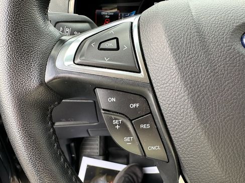 Used 2024 Ford Edge SEL image 16