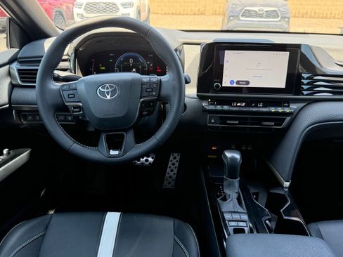 Used 2025 Toyota Camry SE FWD image 12