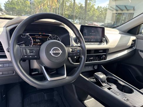 Used 2023 Nissan Rogue SV FWD image 16
