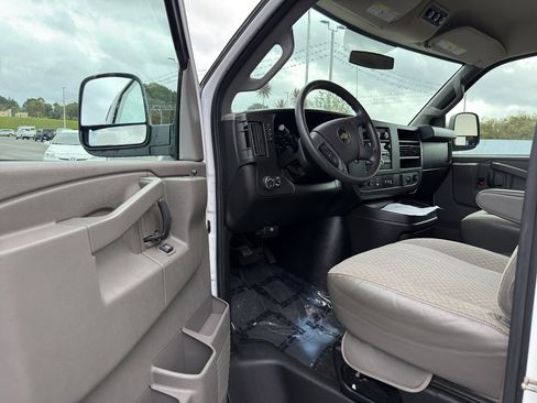 Used 2017 Chevrolet Express 3500 LT w/ LT Preferred Equipment Group image 10