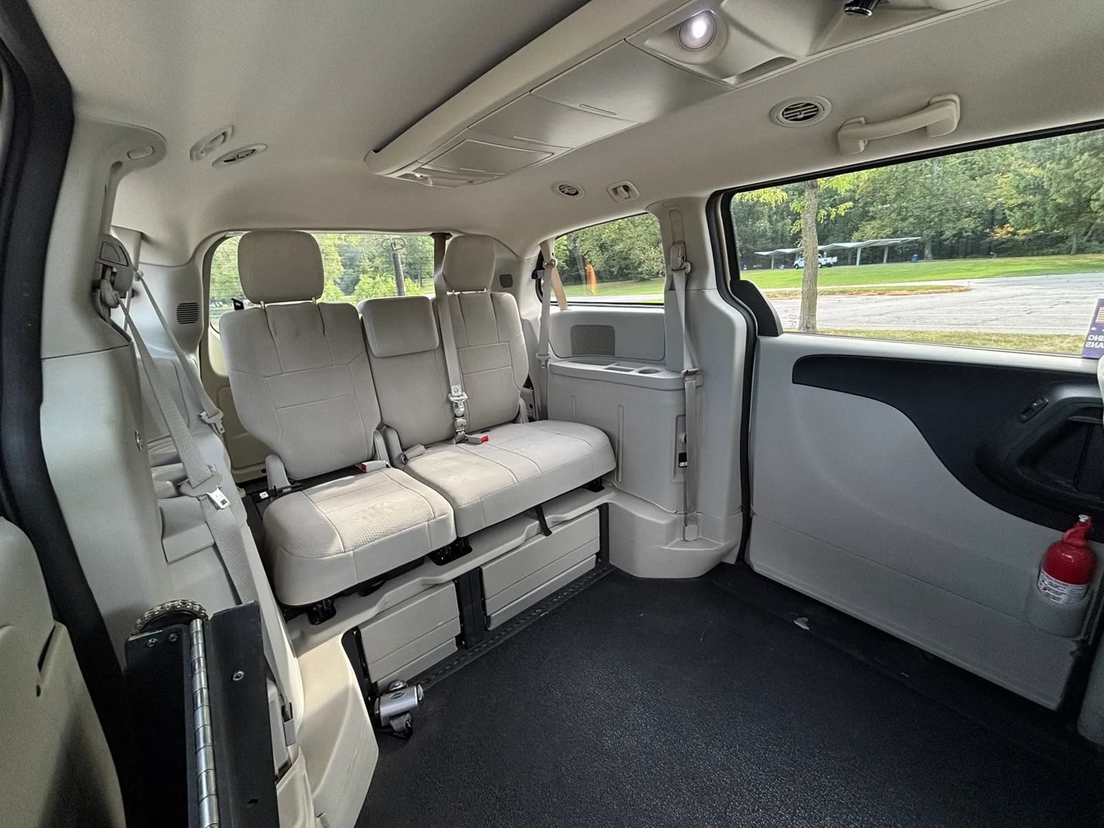 Used 2013 Dodge Grand Caravan Crew FWD image 21
