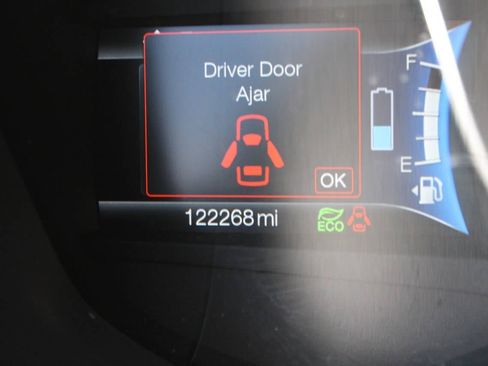 Used 2018 Ford Fusion SE FWD image 15