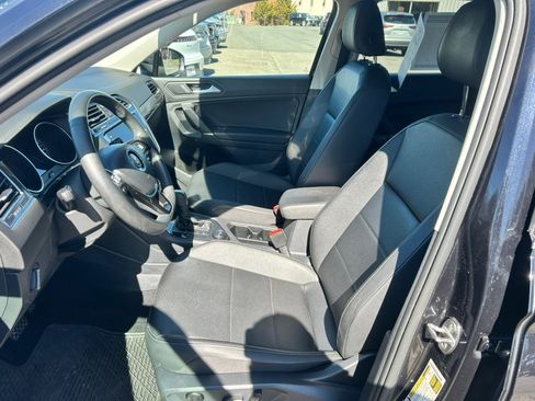 Used 2020 Volkswagen Tiguan SE w/ Panoramic Sunroof Package image 14