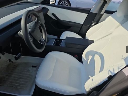 Used 2024 Tesla Model 3 Standard Range RWD image 3