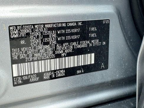 Used 2025 Toyota RAV4 XLE AWD/4WD image 28