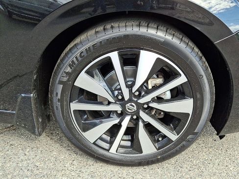 Used 2023 Nissan Sentra SV w/ SV Premium Package FWD image 8