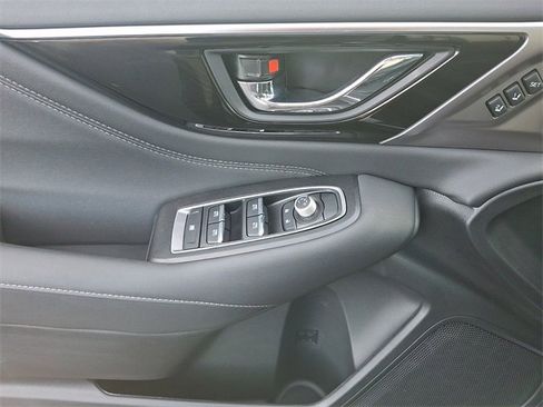 Used 2025 Subaru Outback Limited image 13