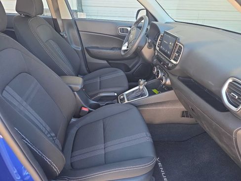 Used 2025 Hyundai Venue SEL FWD image 9