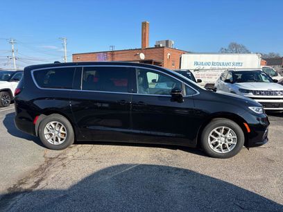 New 2026 Chrysler Pacifica Select