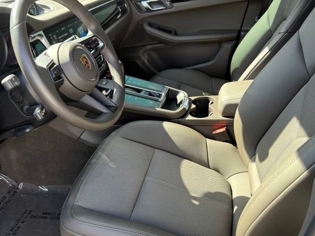 Used 2023 Porsche Macan AWD/4WD image 5
