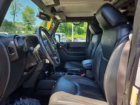 Used 2017 Jeep Wrangler Unlimited Sahara AWD/4WD image 18