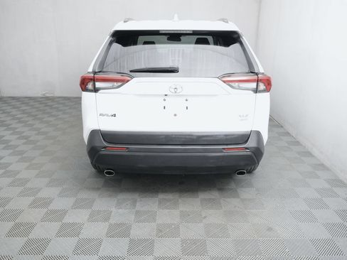 Used 2020 Toyota RAV4 XLE w/ Carpet Mat Package AWD/4WD image 6