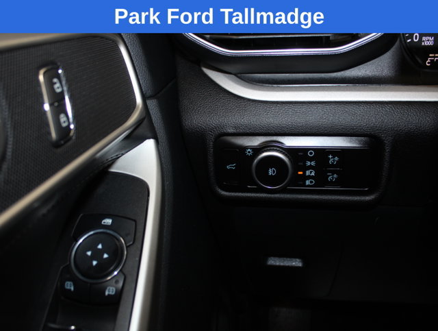 Used 2023 Ford Explorer XLT w/ Equipment Group 202A AWD/4WD image 18