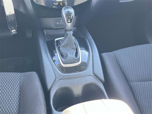 Used 2020 Nissan Rogue Sport S image 16