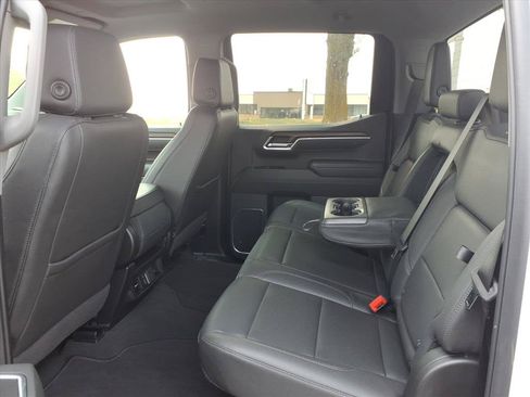 Used 2025 GMC Sierra 1500 SLT AWD/4WD image 29