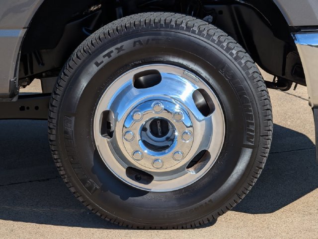 Used 2026 Ford F350 4x4 Crew Cab DRW Super Duty image 11