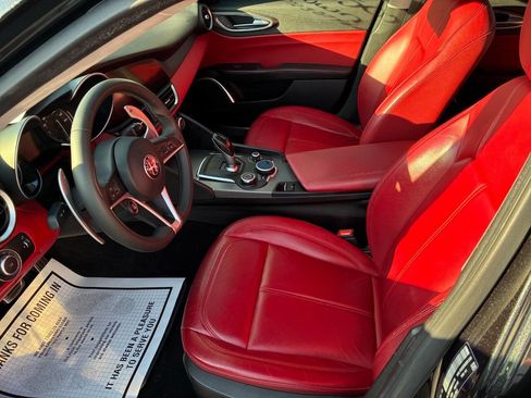 Used 2017 Alfa Romeo Giulia w/ Sport Appearance Package image 6