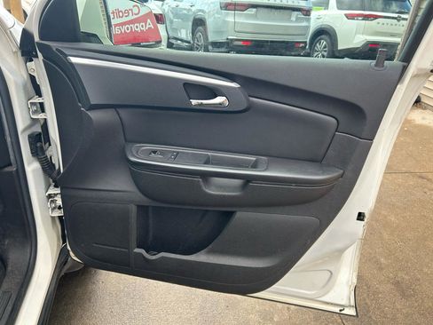 Used 2011 Chevrolet Traverse LT w/ Personal Connectivity Package image 17