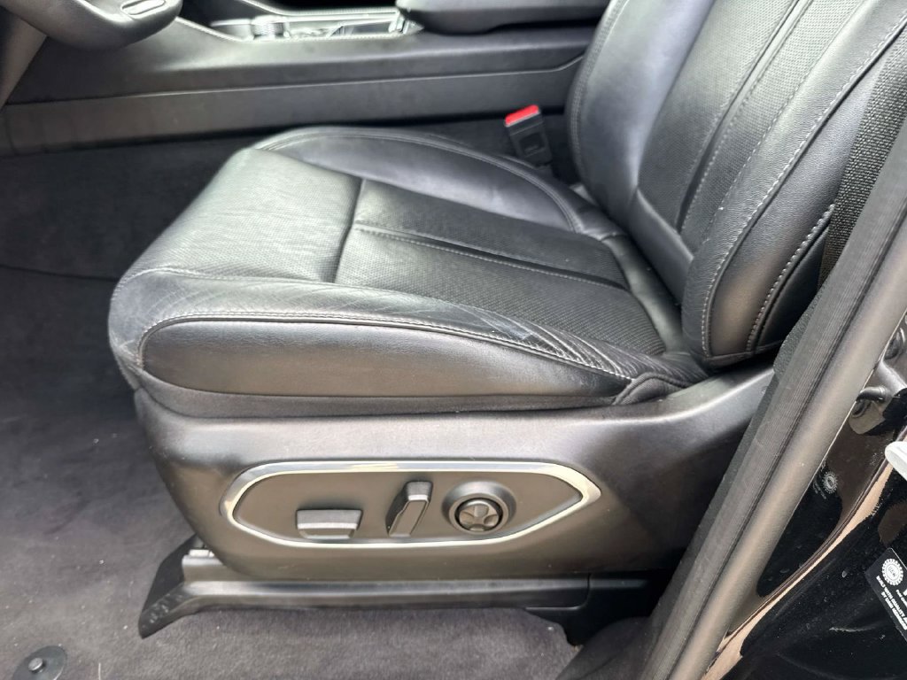 Used 2024 Jeep Wagoneer L Series III w/ Flexible Seating Group AWD/4WD image 17