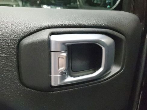 Used 2021 Jeep Wrangler Unlimited Sahara w/ Cold Weather Group image 17