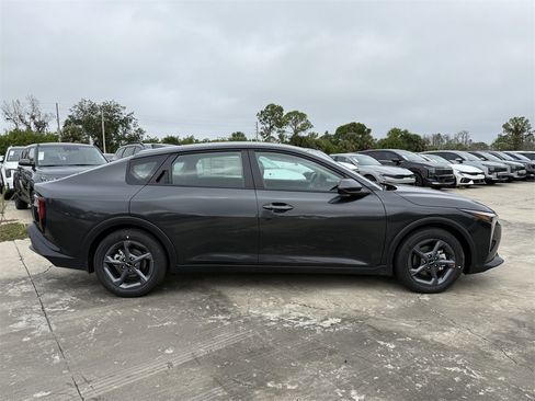 New 2025 Kia K4 LXS image 3