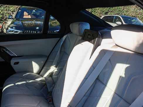 New 2026 BMW 740i image 18