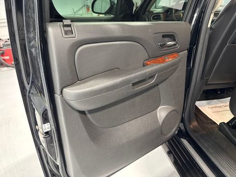 Used 2011 Chevrolet Avalanche LT w/ Regional Value Package AWD/4WD image 38