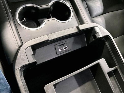 Used 2021 Chevrolet Suburban Z71 image 17