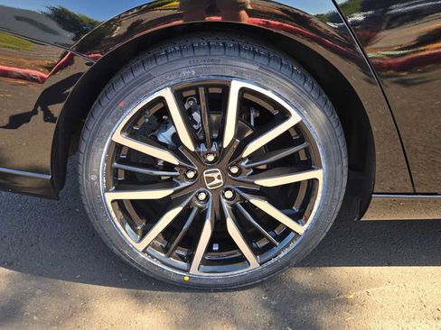Used 2023 Honda Accord Touring image 9
