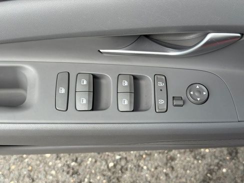 Certified 2025 Hyundai Elantra SEL FWD image 17