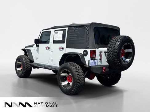 Used 2016 Jeep Wrangler Unlimited Rubicon w/ Connectivity Group AWD/4WD image 3