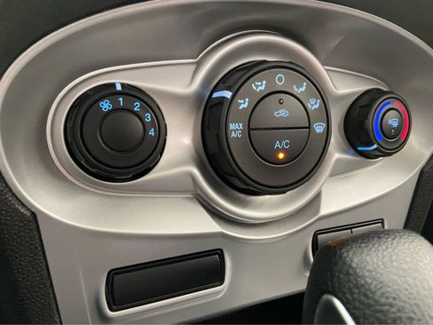 Used 2016 Ford Fiesta SE image 23