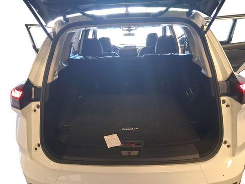 Used 2024 Nissan Rogue S FWD image 19