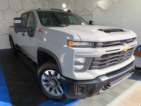 Used 2025 Chevrolet Silverado 2500 Custom w/ Custom Value Package AWD/4WD image 5