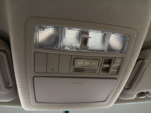 Used 2013 Toyota Highlander Limited AWD/4WD image 26