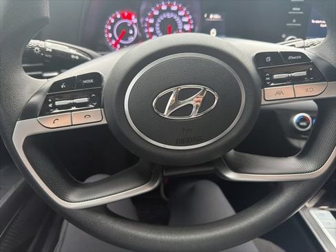 Used 2022 Hyundai Elantra SEL FWD image 20