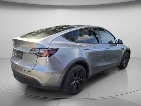 Used 2025 Tesla Model Y Long Range image 6