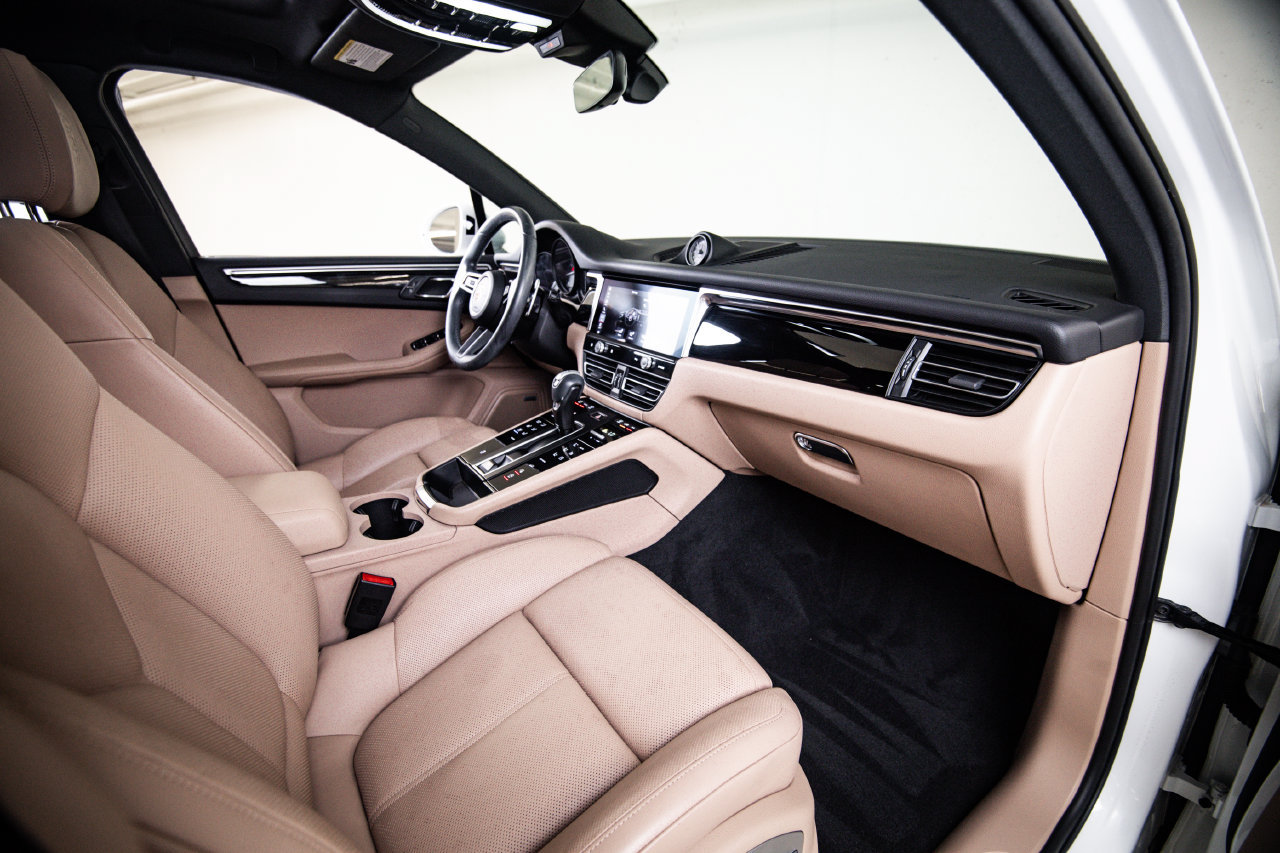 Certified 2024 Porsche Macan AWD/4WD image 28