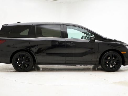 Used 2024 Honda Odyssey Sport image 3