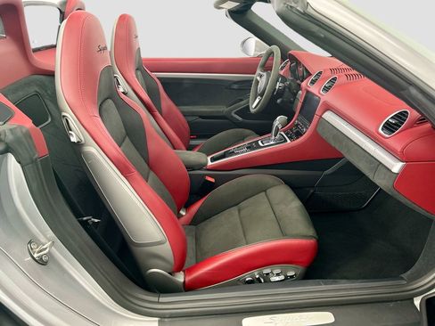 Used 2021 Porsche 718 Boxster Spyder RWD image 17