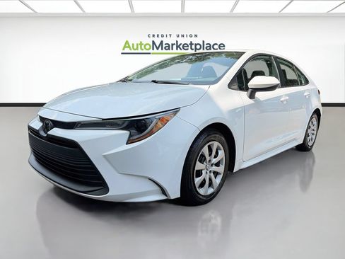 Used 2024 Toyota Corolla LE FWD image 3