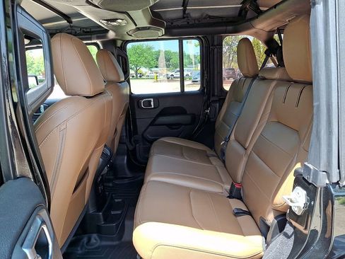Used 2021 Jeep Wrangler Unlimited Sahara w/ Cold Weather Group AWD/4WD image 10