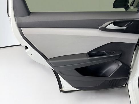 Certified 2022 Volkswagen Taos SE FWD image 24