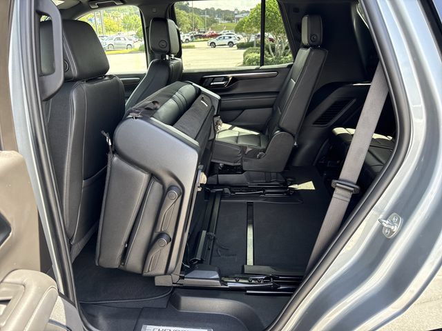 Used 2025 Chevrolet Tahoe Z71 AWD/4WD image 11