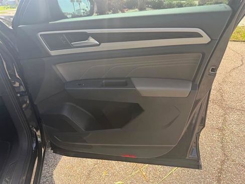 Used 2021 Volkswagen Atlas SE FWD image 22