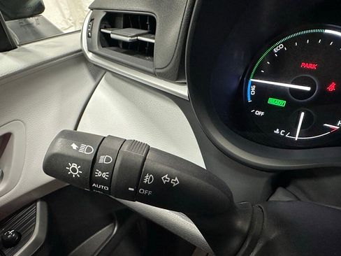 Used 2025 Toyota Sienna XLE image 22