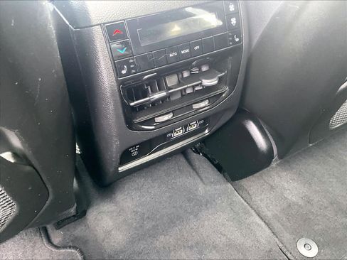 Used 2023 Jeep Grand Cherokee L Limited w/ Black Appearance Package image 29